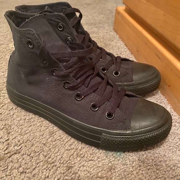 All black converse - Picture 1 of 4